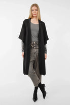 LVIA Kimono aus fließender Viskosemischung mit metallic Schimmer, weitem Fledermausärmeln und Schalkragen