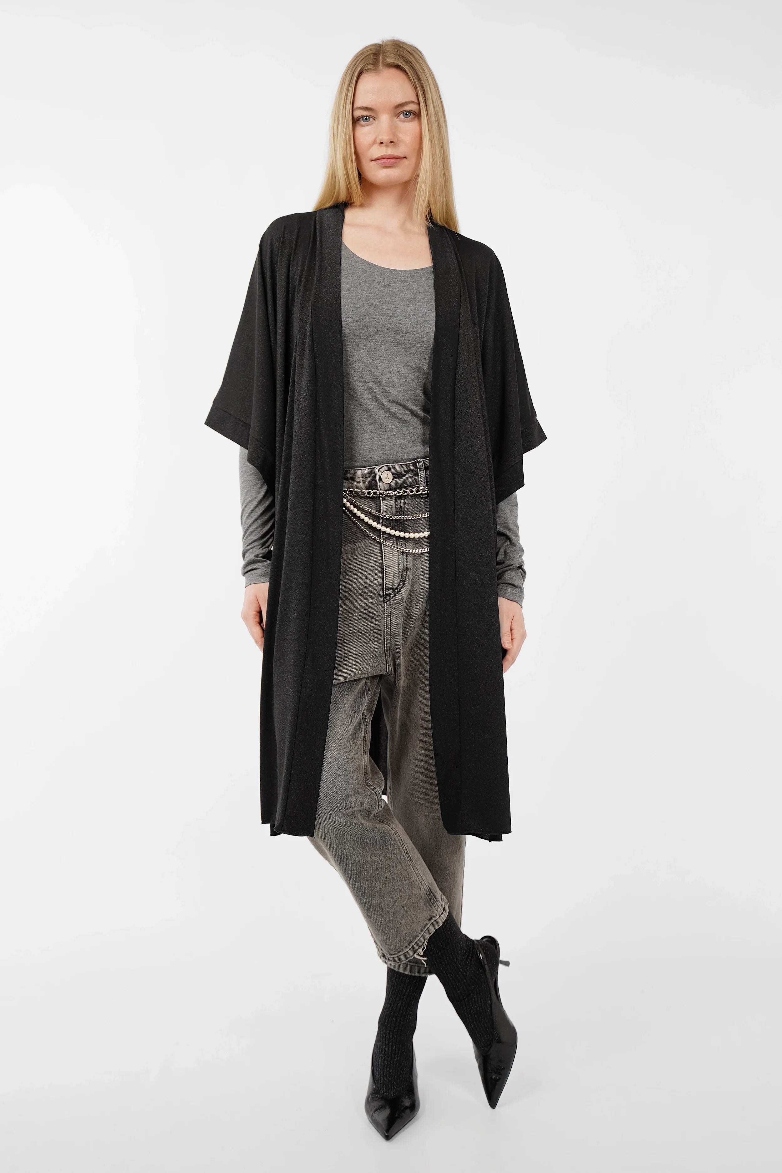 LVIA Kimono aus fließender Viskosemischung mit metallic Schimmer, weitem Fledermausärmeln und Schalkragen