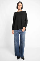 Damen LYLLDA Viskose Longsleeve schwarz mit Rundhalsausschnitt und Rückenfalte