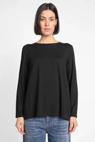 LYLLDA Viskose Longsleeve in Schwarz mit Rundhalsausschnitt und Rückenfalte, weich fließender Stoff, Relaxed Fit