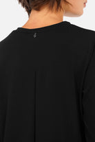Damen Longsleeve aus weich fließendem Viskose-Jersey mit Rückenfalte und Rundhalsausschnitt