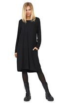 Schwarzes A-Linie Kleid aus weicher Viskose mit Rundhalsausschnitt und seitlichen Taschen