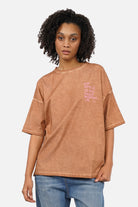 Maela.K T-Shirt in heavy cotton with garment-dye, round neck, short sleeves, and front print in regular fit.