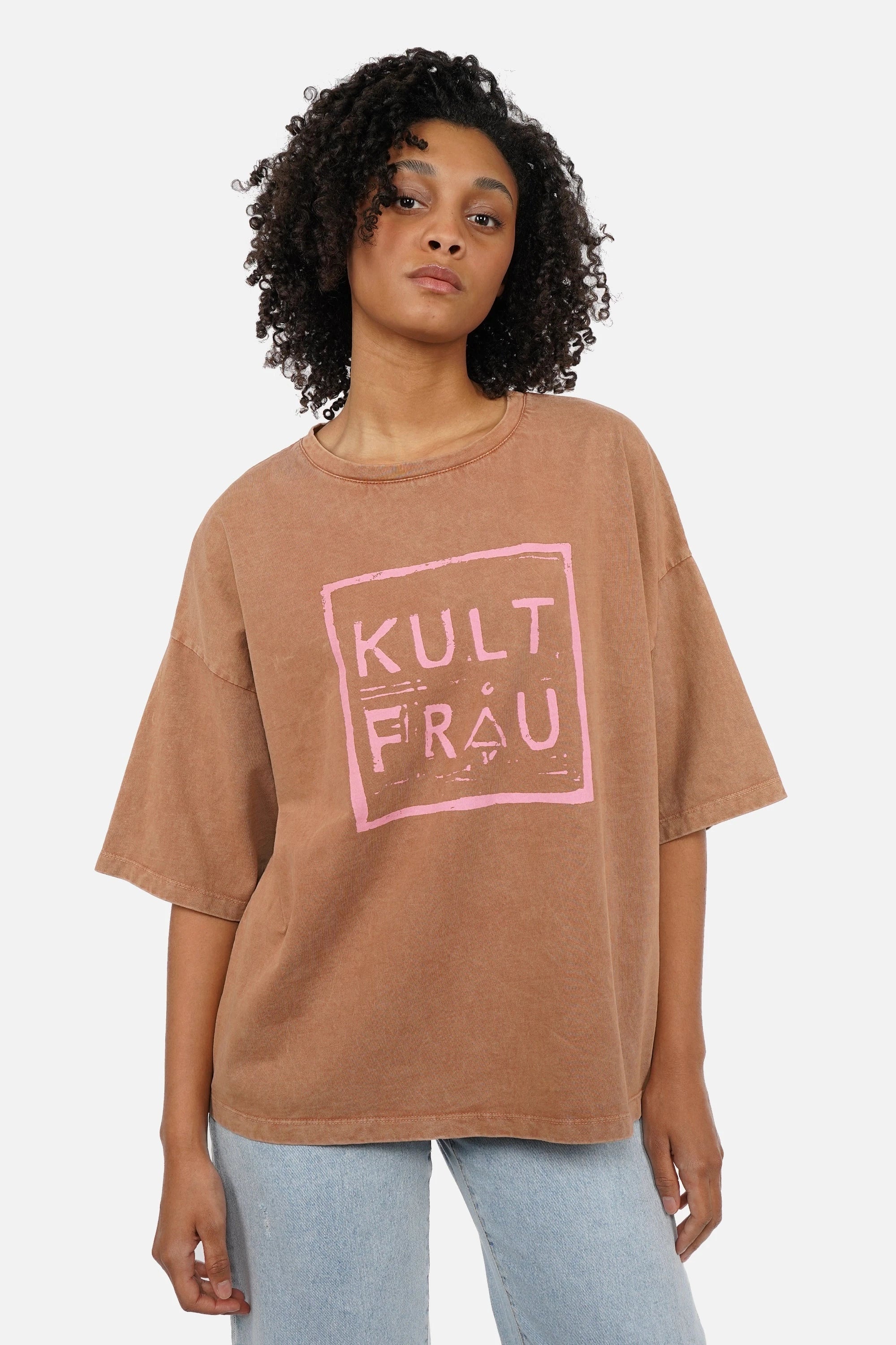 Maela.K T-Shirt soft cotton garment-wash boxy fit with KULTFRAU print