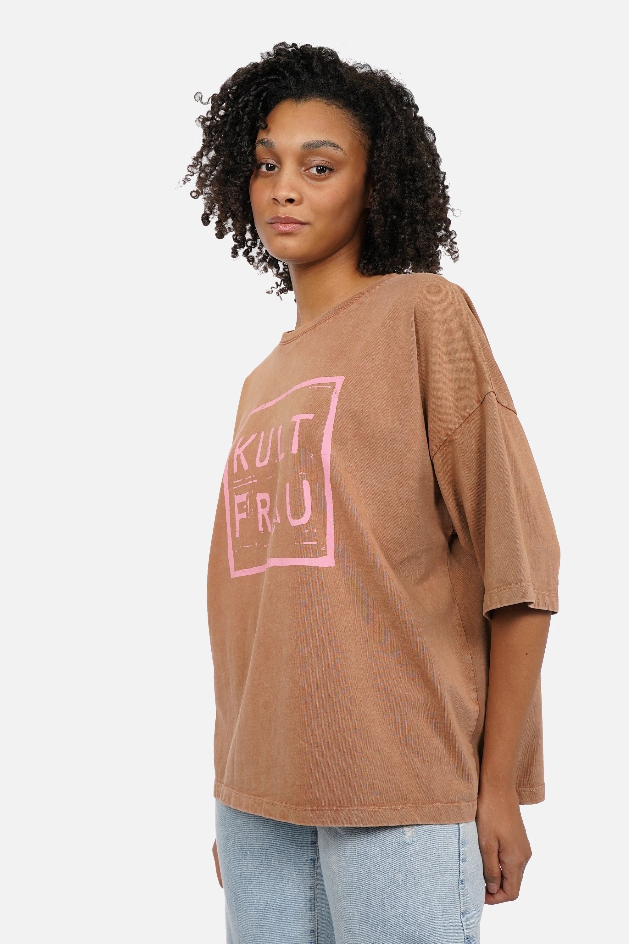 Maela.K T-Shirt in soft cotton with KULTFRAU print, boxy shape, and regular fit