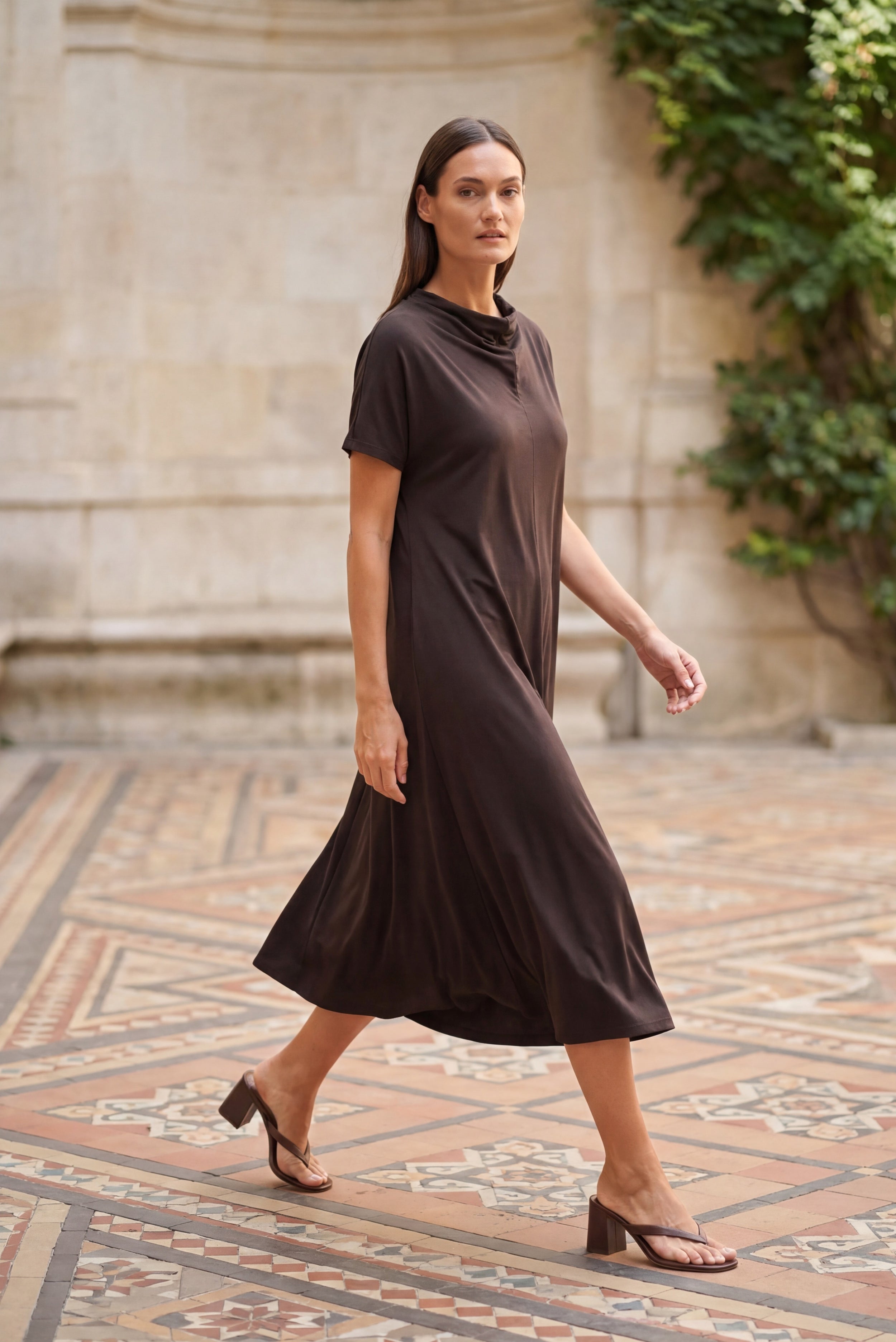 SMINA Jersey Maxikleid aus fließendem Viskosejersey mit Mockneck und angeschnittenen Ärmeln in Maxi Länge