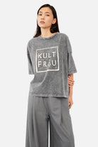 MAELA.K T-Shirt aus reine Baumwolle mit Rundhalsausschnitt und KULTFRAU-Print