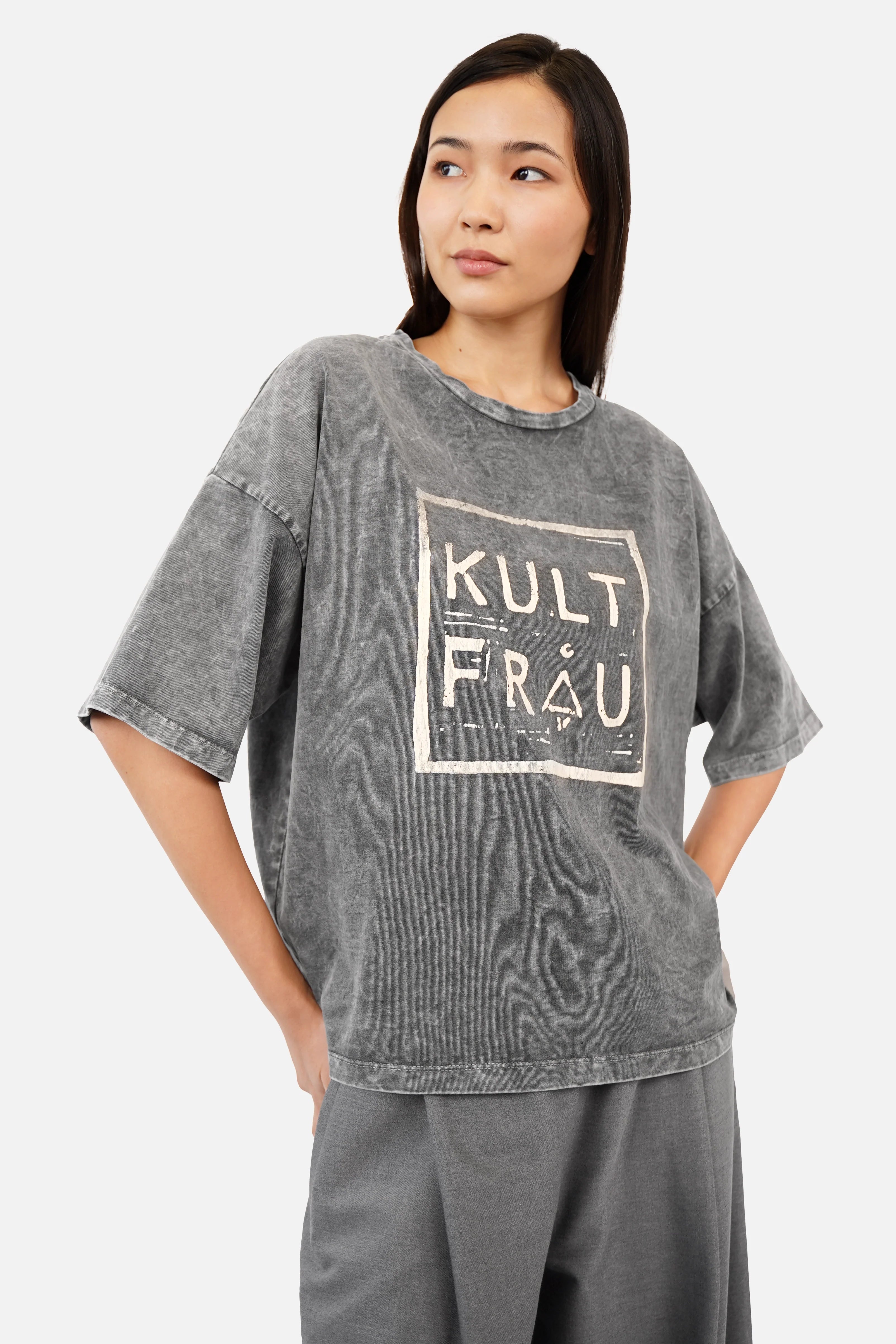 MAELA.K T-Shirt aus reiner Baumwolle mit Rundhalsausschnitt und KULTFRAU-Print