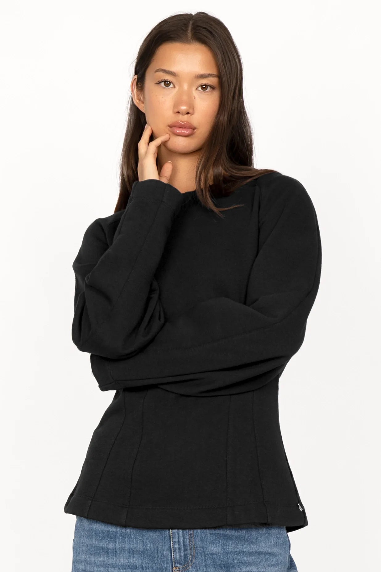Schwarzer MALVEA Sweater mit formgebenden Teilungsnähten und feiner Ärmelnaht, entspannte Silhouette, Rundhalsausschnitt, aus Baumwollmischung