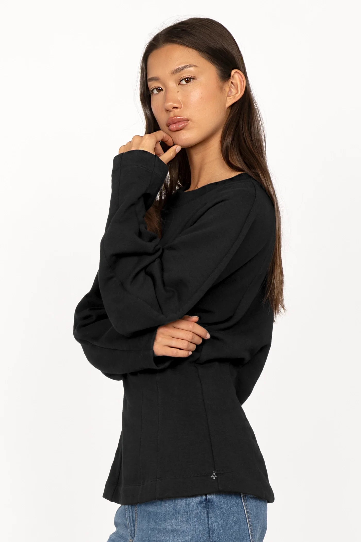 MALVEA Sweater schwarzer Baumwollmix mit Teilungsnähten und weitem Ärmel in entspannter Passform