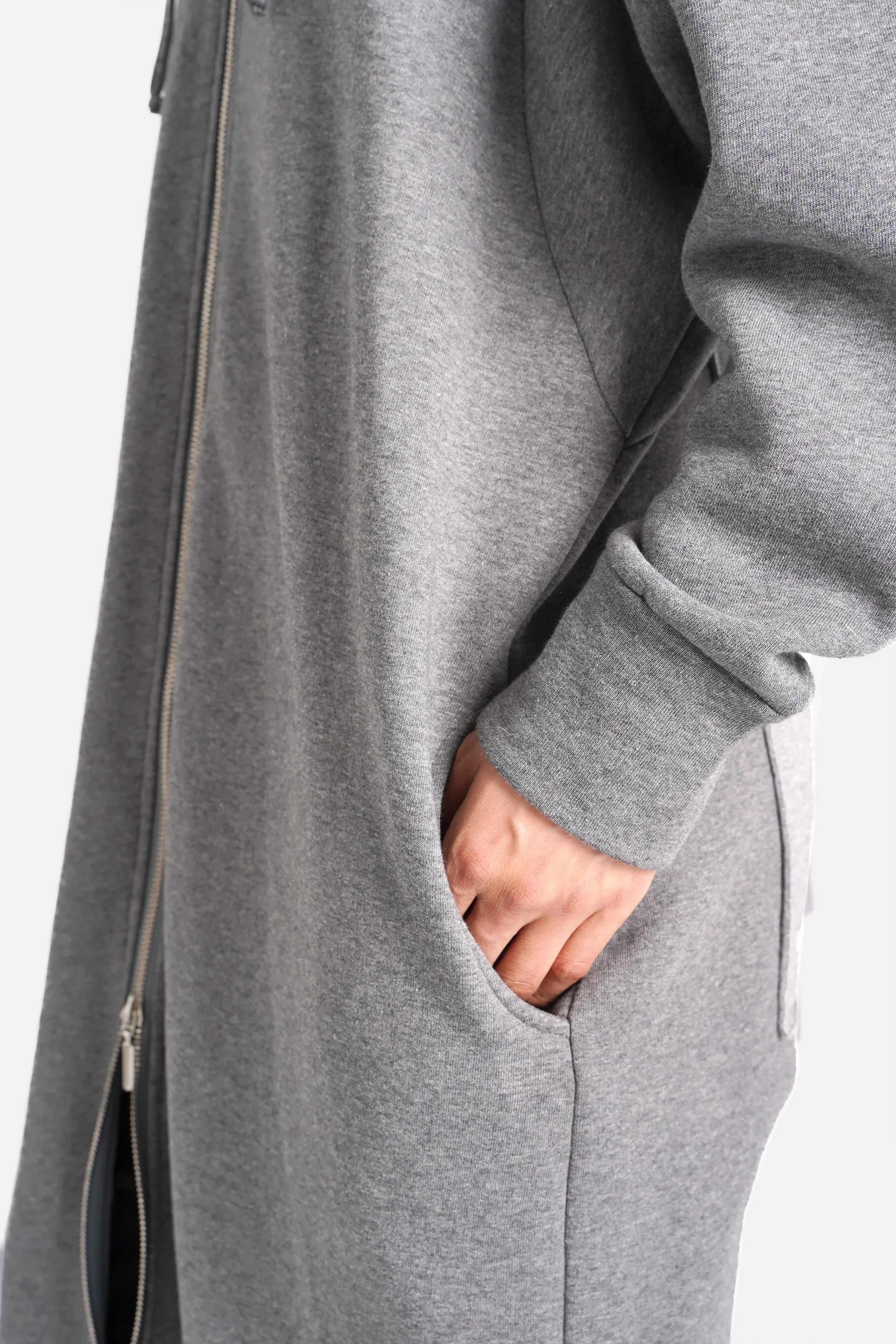 Oversized MAY Longzip-Hoodie with two-way zipper, hood, side pockets, and logo patch on back