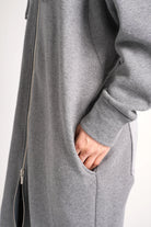 Grey oversized Longzip-Hoodie with two-way zipper, side pockets, and brushed cotton interior