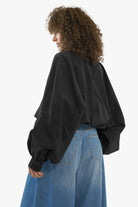 Weiße Crinkle Bluse mit Ballonärmeln und Knopfdetails in Loose Fit