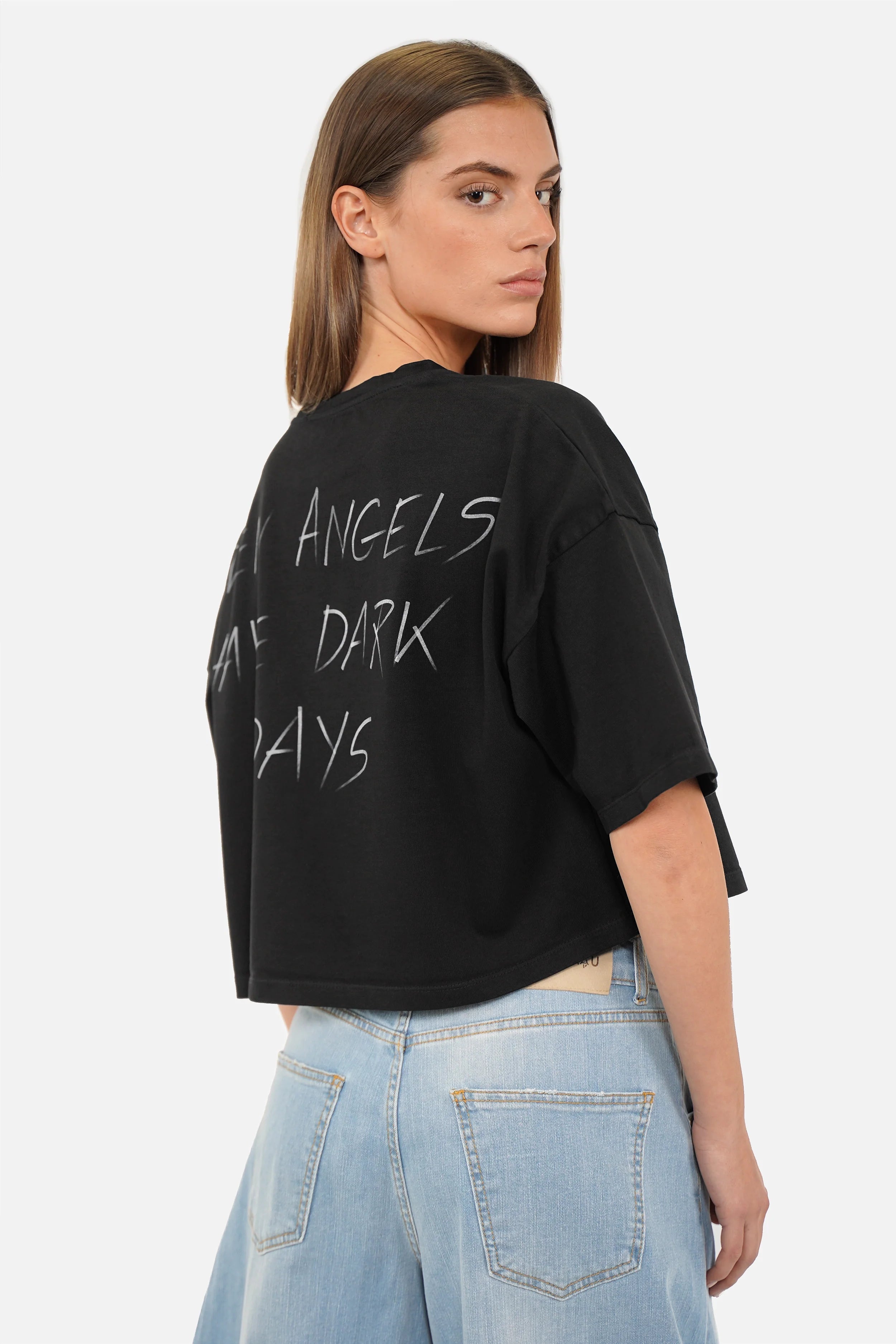 MINAI T-Shirt mit Backprint aus Baumwolle, Rundhalsausschnitt, cropped loose fit und überschnittenen Schultern