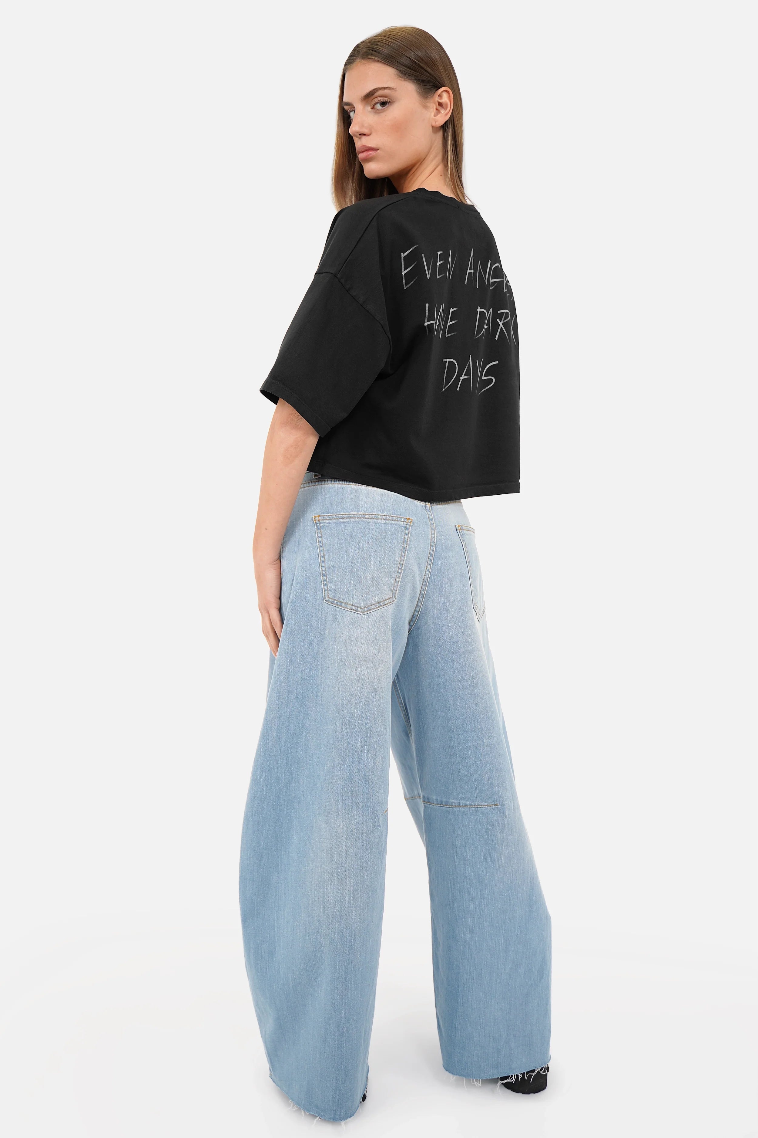 MINAI T-Shirt mit Backprint aus Heavy-Cotton, rundem Ausschnitt, cropped Loose Fit und überschnittenen Schultern