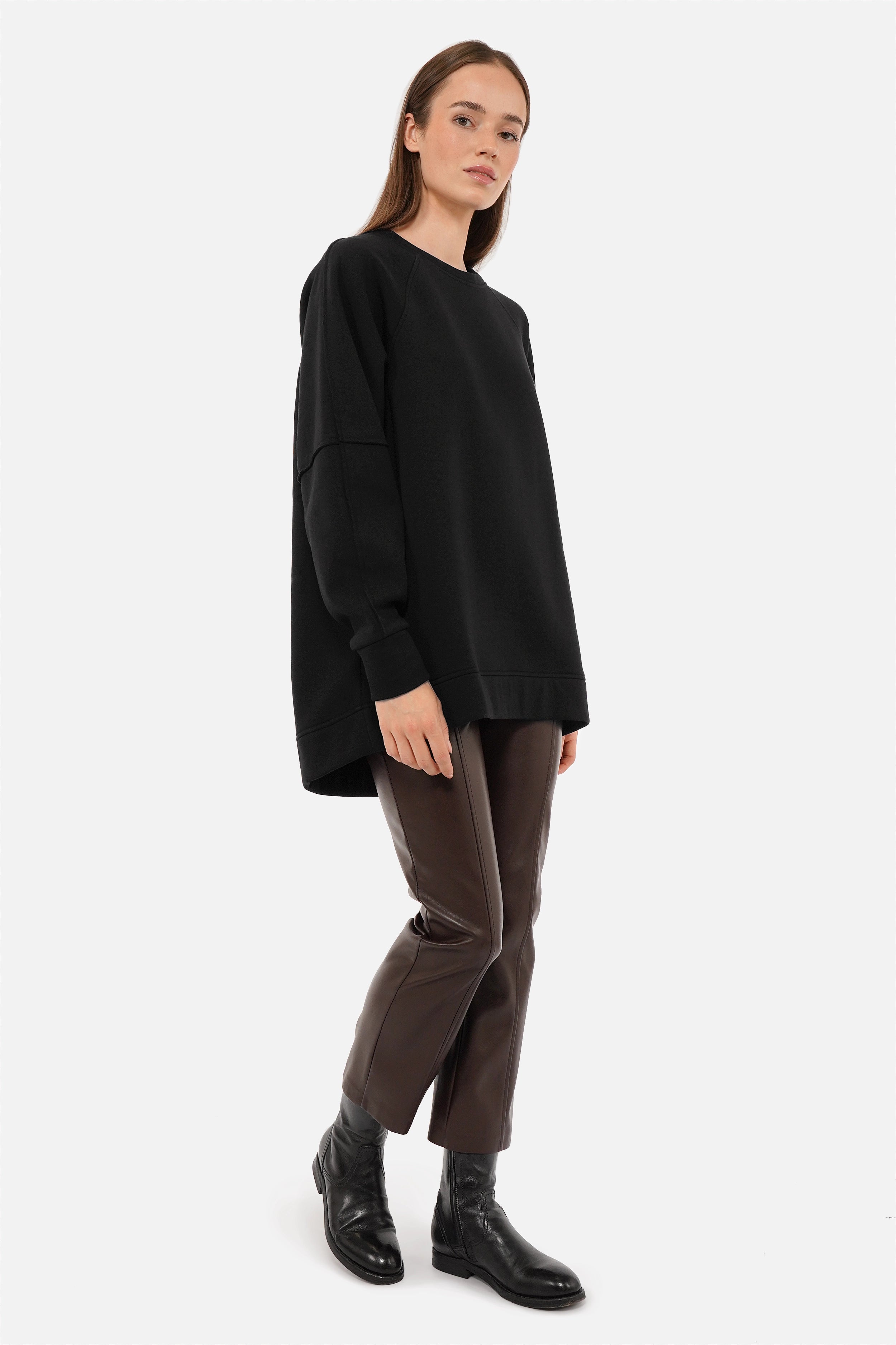 NAIRA Zacht geborstelde sweater met relaxte pasvorm