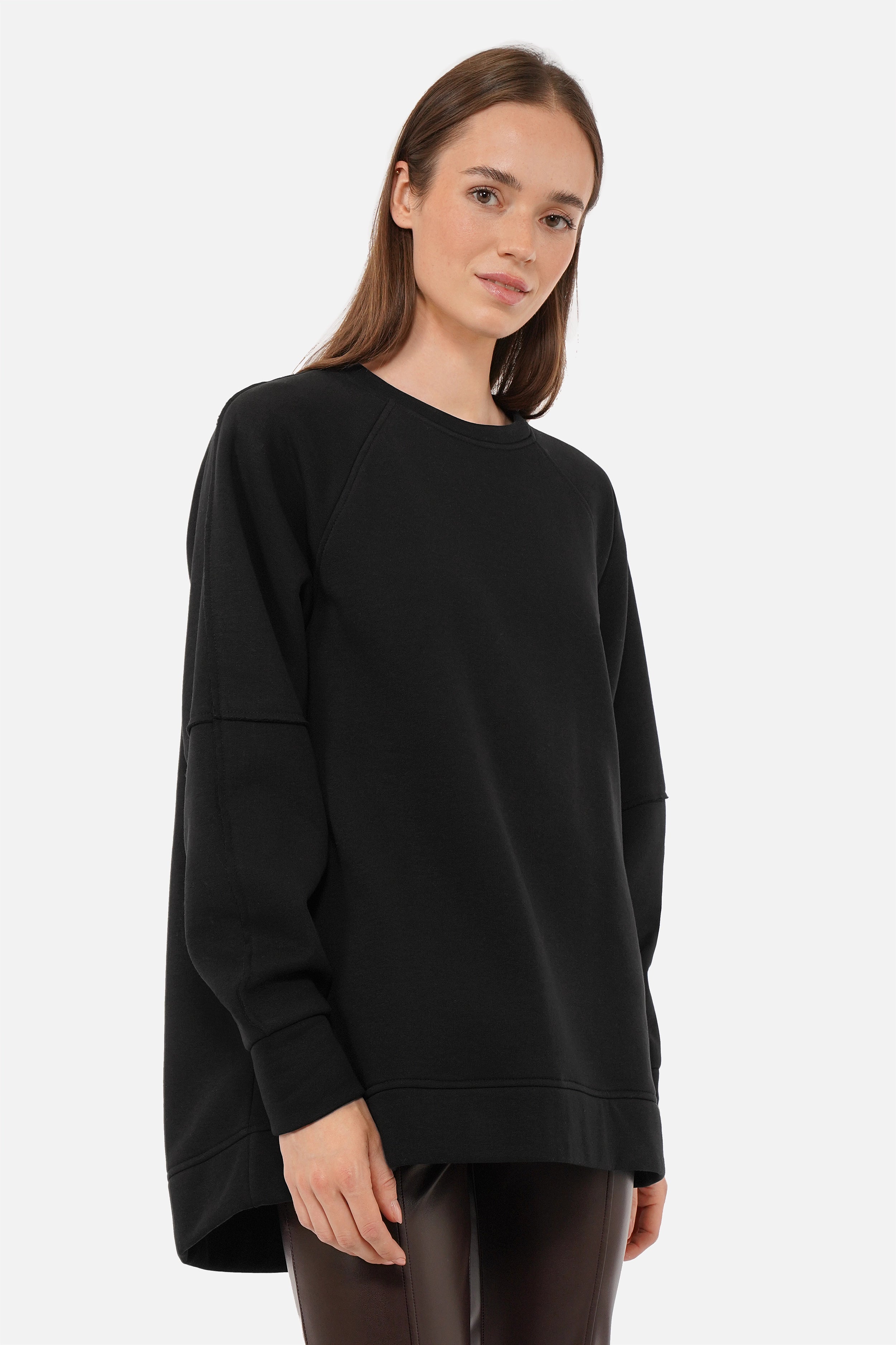 NAIRA Zacht geborstelde sweater met relaxte pasvorm