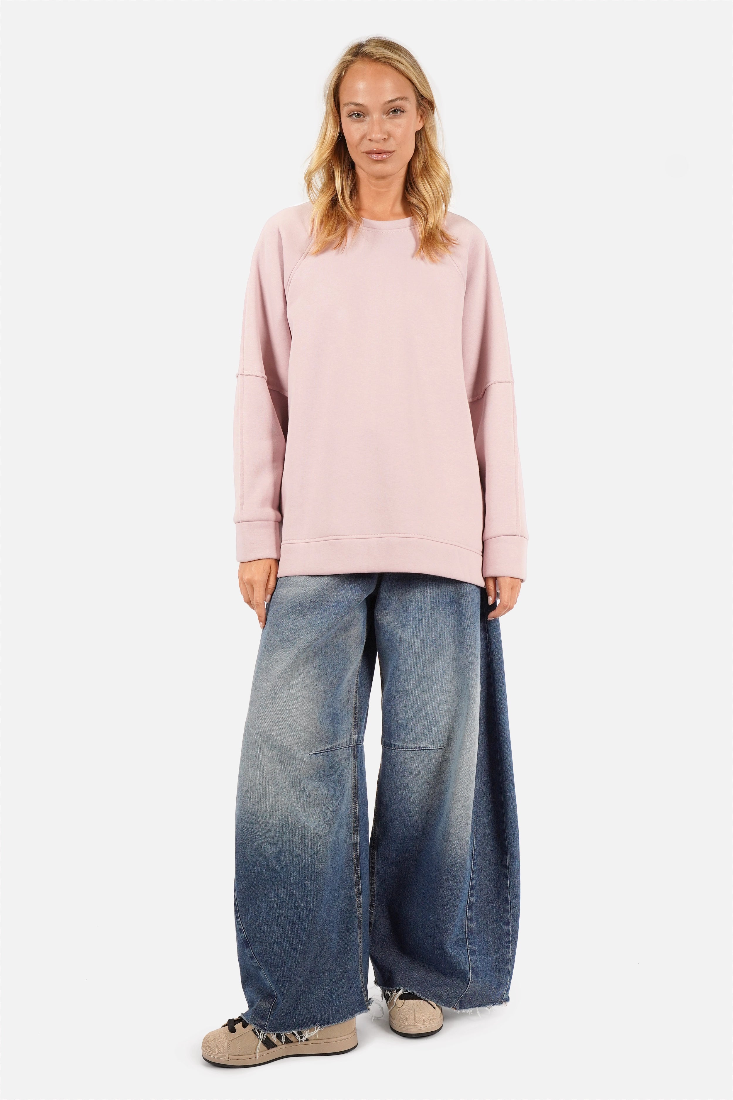 NAIRA Zacht geborstelde sweater met relaxte pasvorm