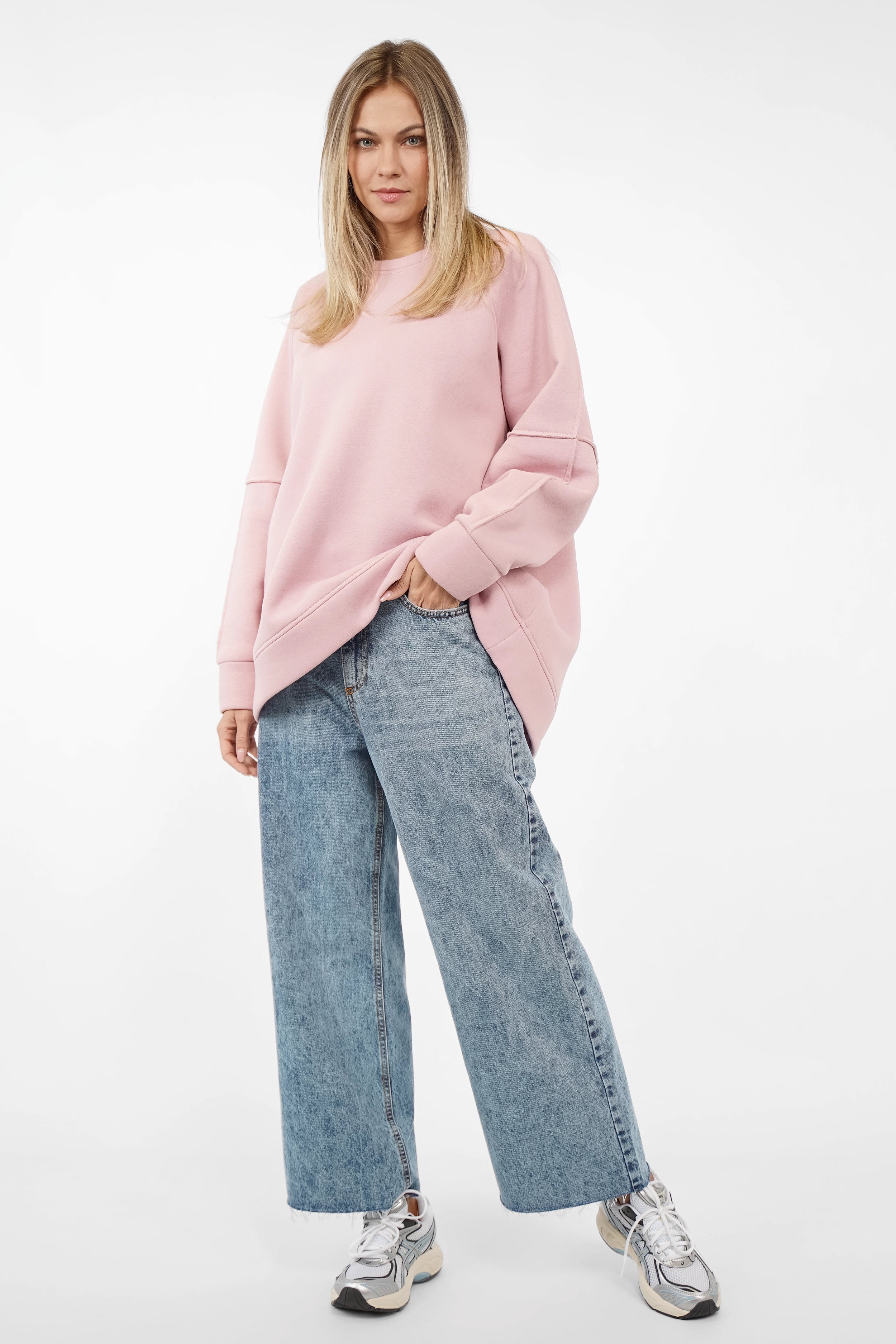 NAIRA Zacht geborstelde sweater met relaxte pasvorm