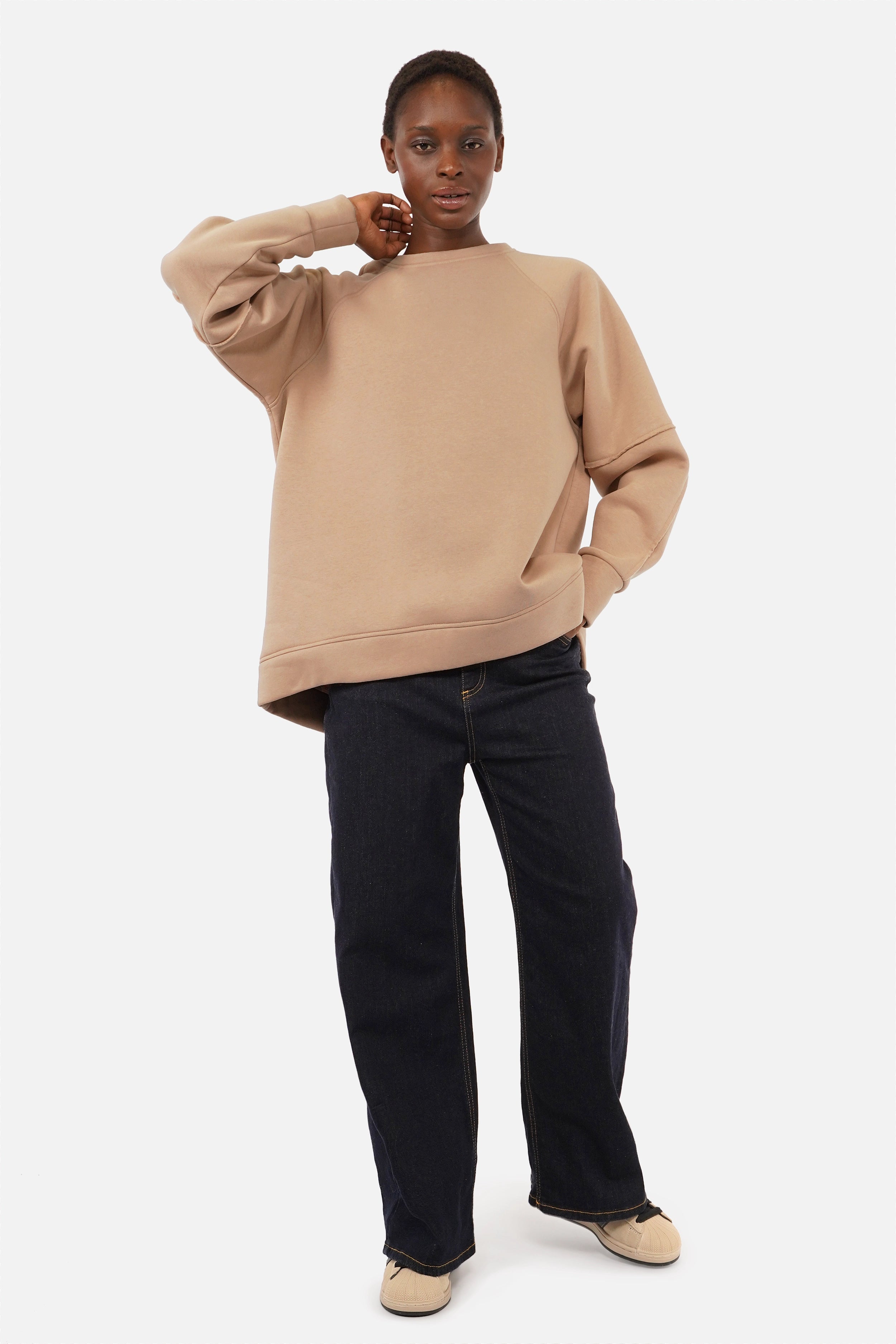 NAIRA Zacht geborstelde sweater met relaxte pasvorm