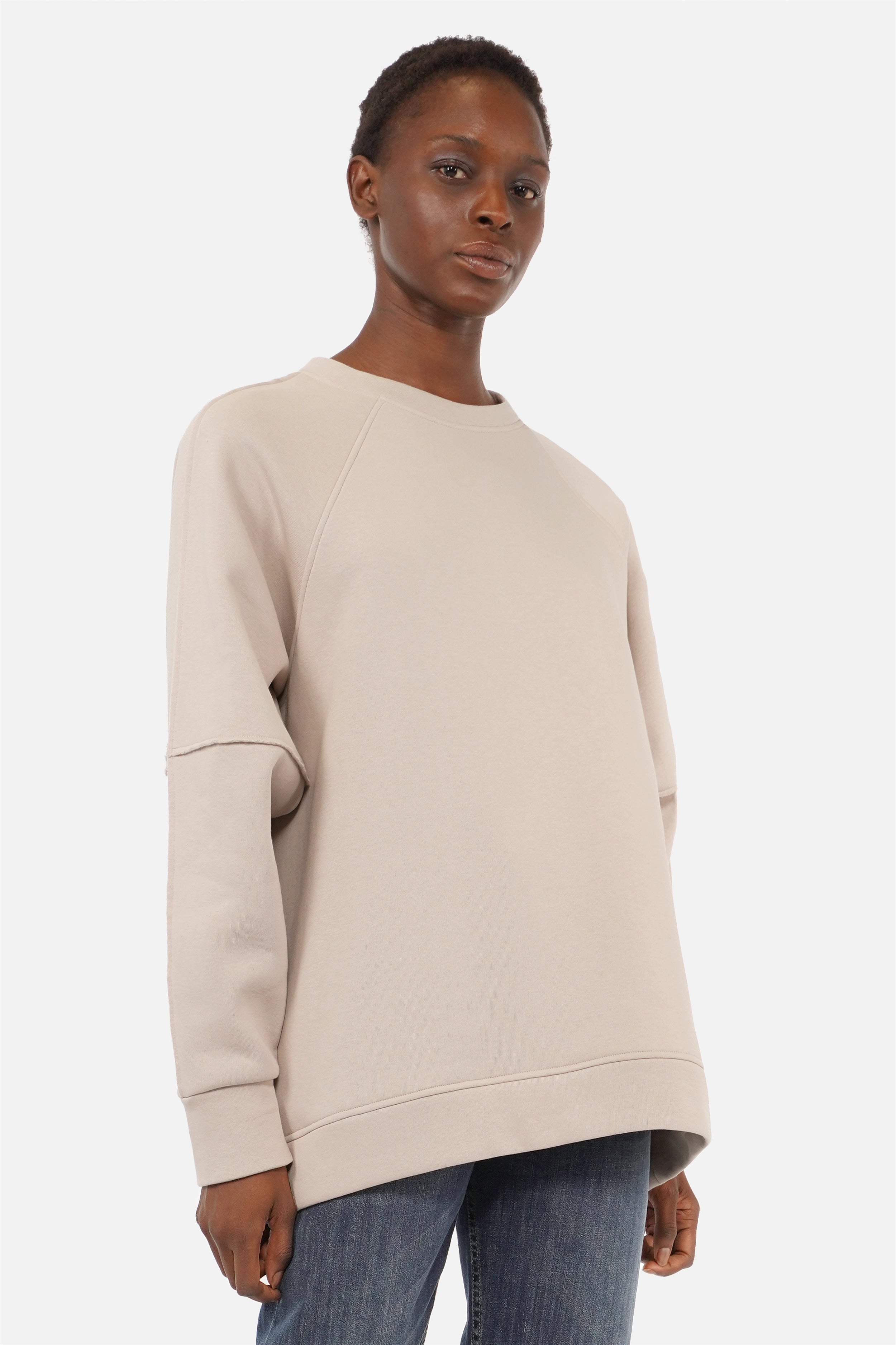 NAIRA Zacht geborstelde sweater met relaxte pasvorm