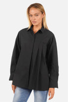 Weiche Relaxed Bluse aus Popeline mit verdeckter Knopfleiste und asymmetrischem Faltendetail