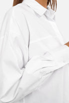 Damen Relaxed Bluse aus weicher Popeline mit verdeckter Knopfleiste und asymmetrischem Faltendetail