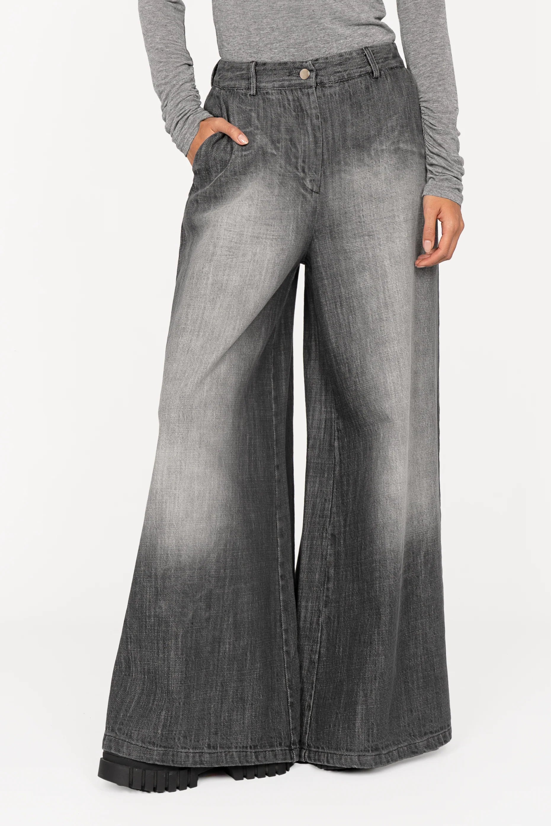 NEDY Wide Leg Hose washed black with wide silhouette and mid waist in soft cotton fabric