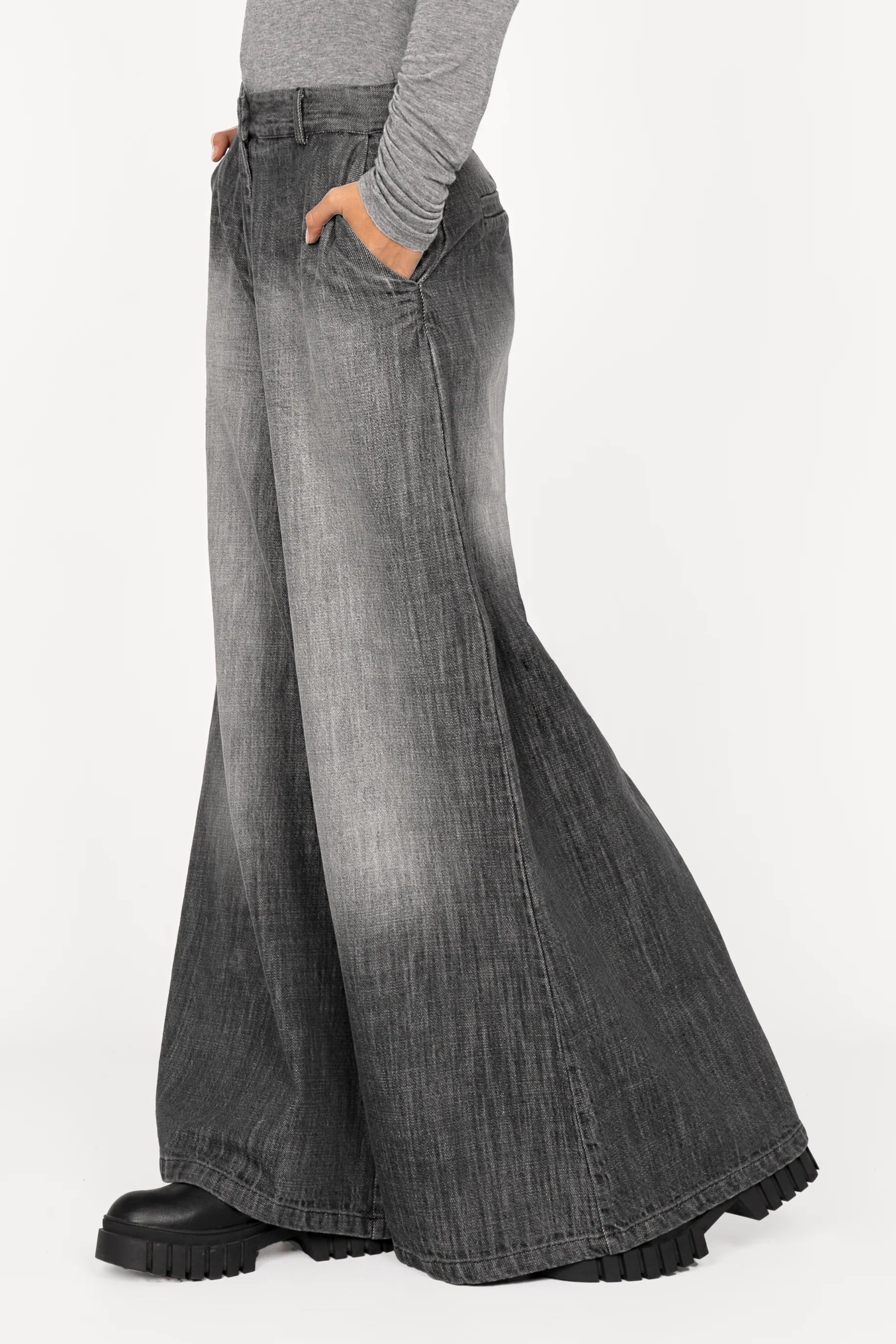 NEDY Wide Leg Hose in washed black with soft cotton fabric and extra-wide silhouette