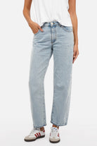 NEILA Mom Fit Jeans in denim, classic straight leg, 5-pocket design, zip and button closure, subtle used wash, made in Italy