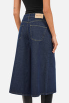 NELKA weite Bermuda-Jeans aus italienischem Denim mit dunkler Waschung und relaxed Fit