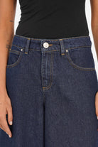 NELKA weite Bermuda-Jeans in ink Denim mit destroyed Waschung und weitem Bein