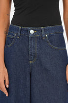NELKA weite Bermuda-Jeans aus italienischem Denim mit dunkler Waschung und Relaxed Fit