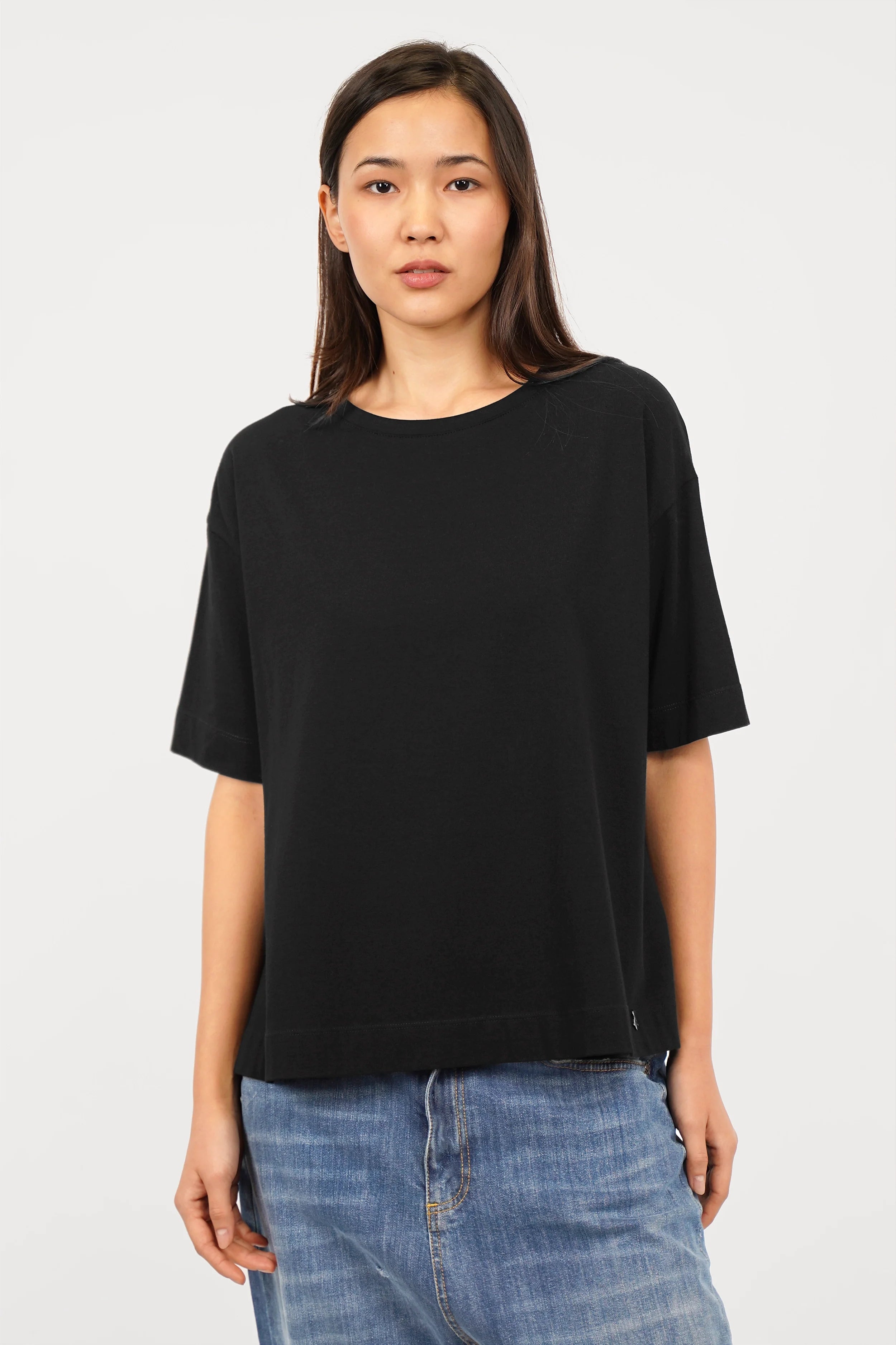 NITI.K Shirt aus elastischem Baumwolljersey mit Rundhalsausschnitt und kastiger Passform