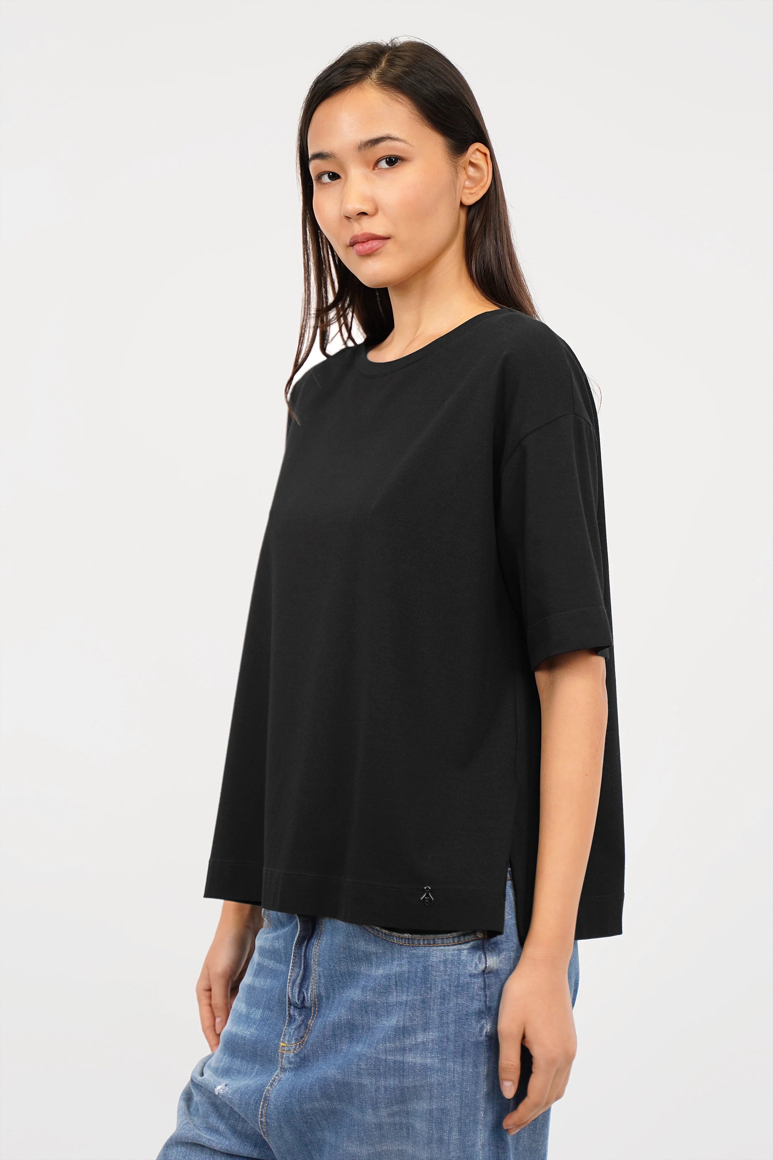 NITI.K Shirt aus elastischem Baumwolljersey mit Rundhalsausschnitt und kastiger Passform