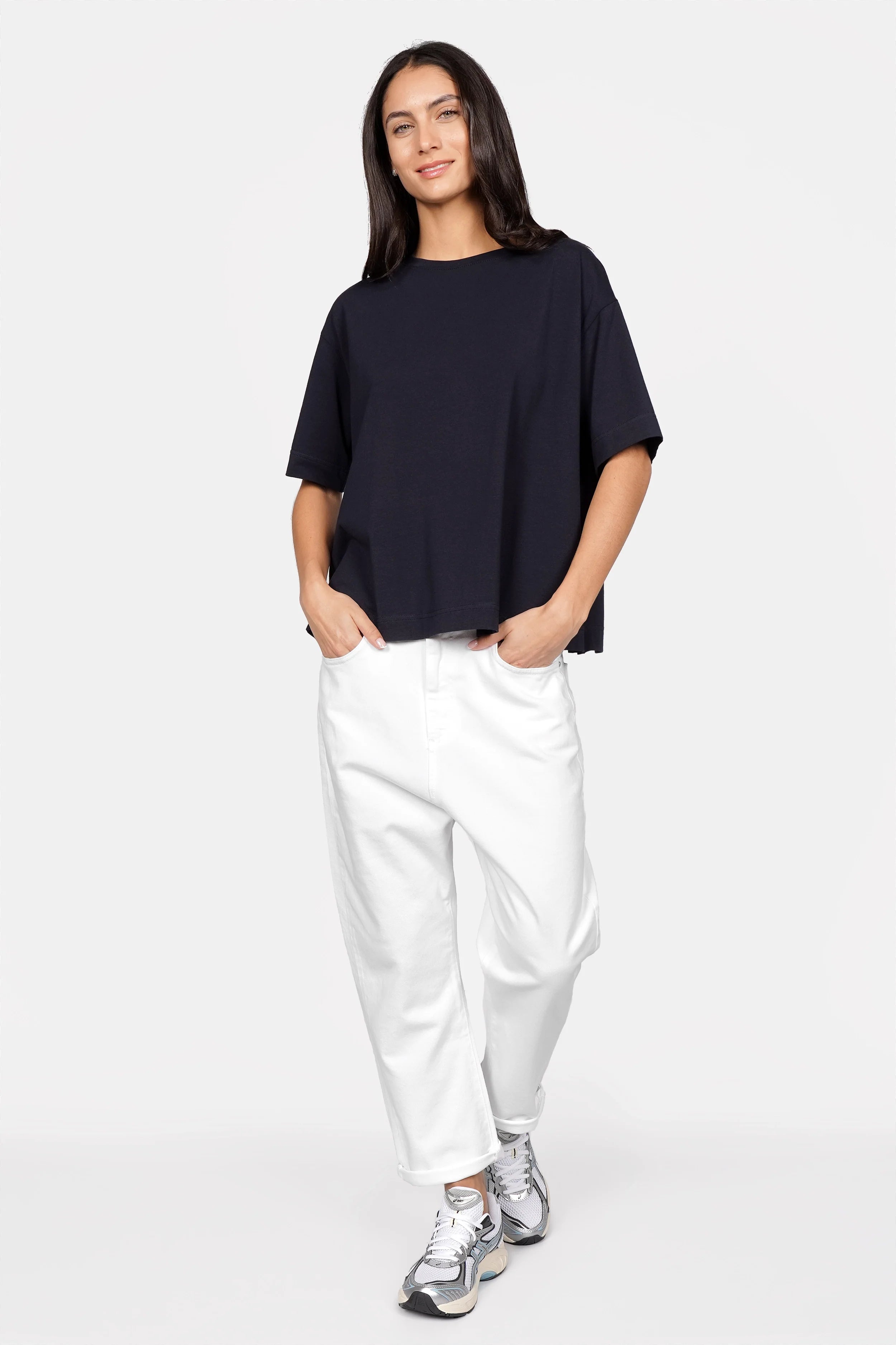 NITI.K Shirt aus elastischem Baumwolljersey mit Rundhalsausschnitt und Kastenform in Weiß