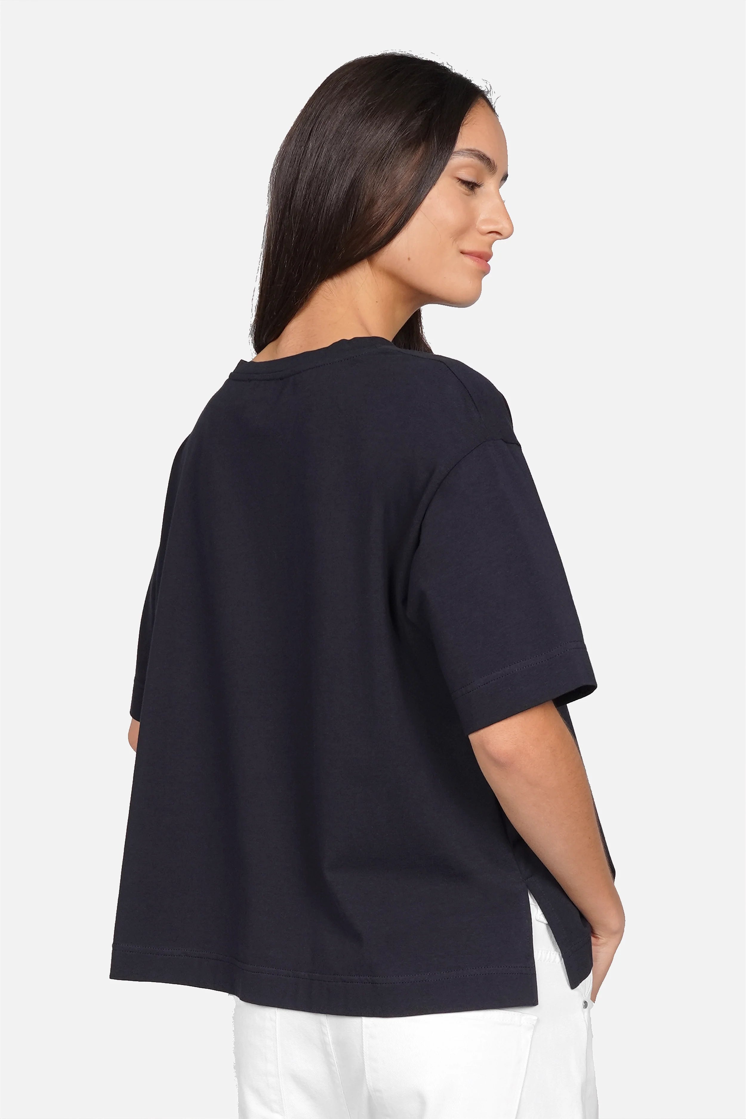 NITI.K Shirt aus elastischem Baumwolljersey mit Rundhalsausschnitt und kastiger Passform