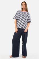 Bewährter Favorit NITI.K T-Shirt aus elastischem Baumwolljersey mit rundem Ausschnitt und seitlichen Schlitzen