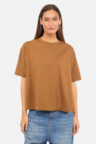 NITI.K T-Shirt aus elastischem Baumwolljersey mit Rundhalsausschnitt, kastiger Passform und seitlichen Schlitzen