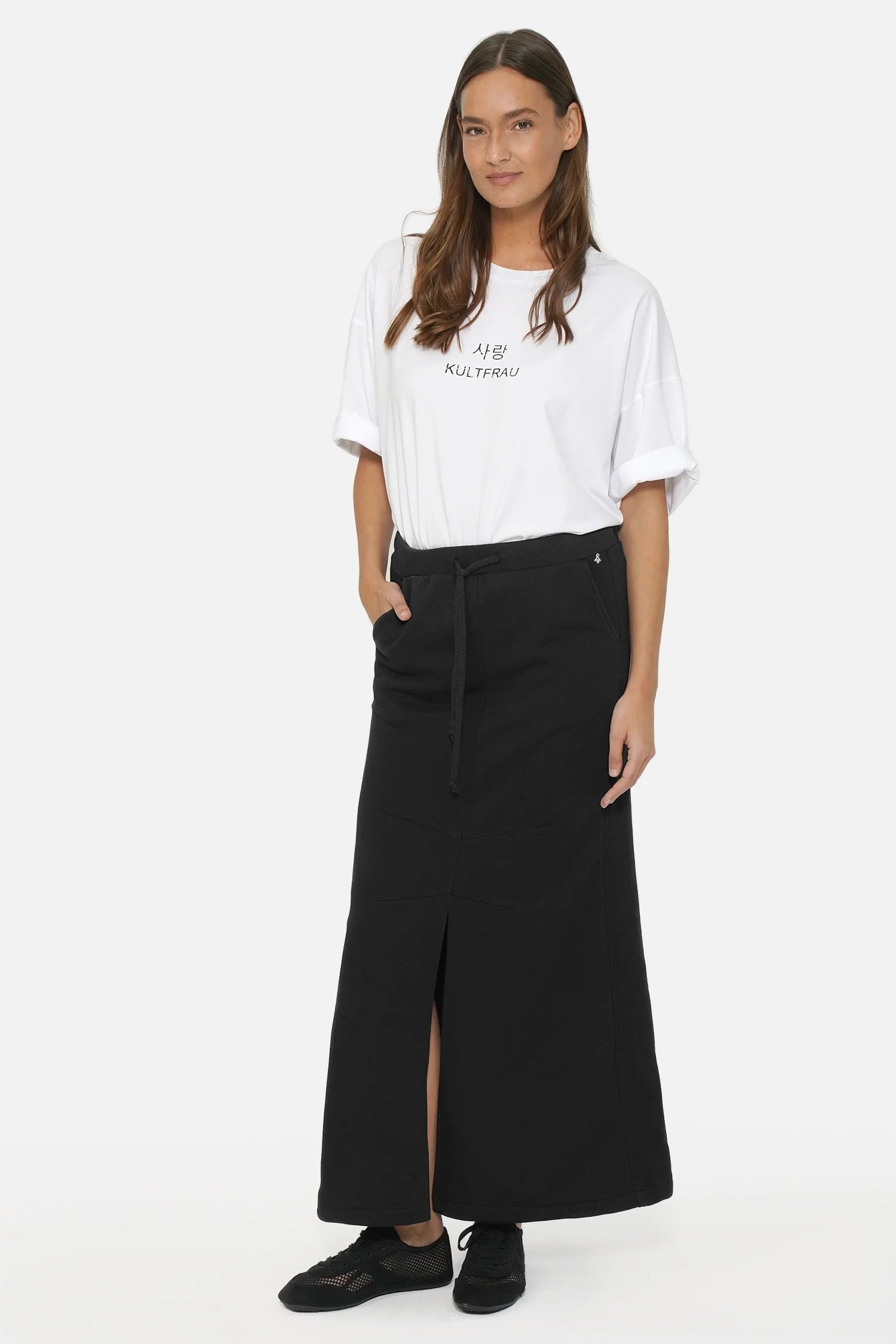 Maxi length RONELA sweatrock in regular fit with elastic waistband, side pockets, and mermaid shape