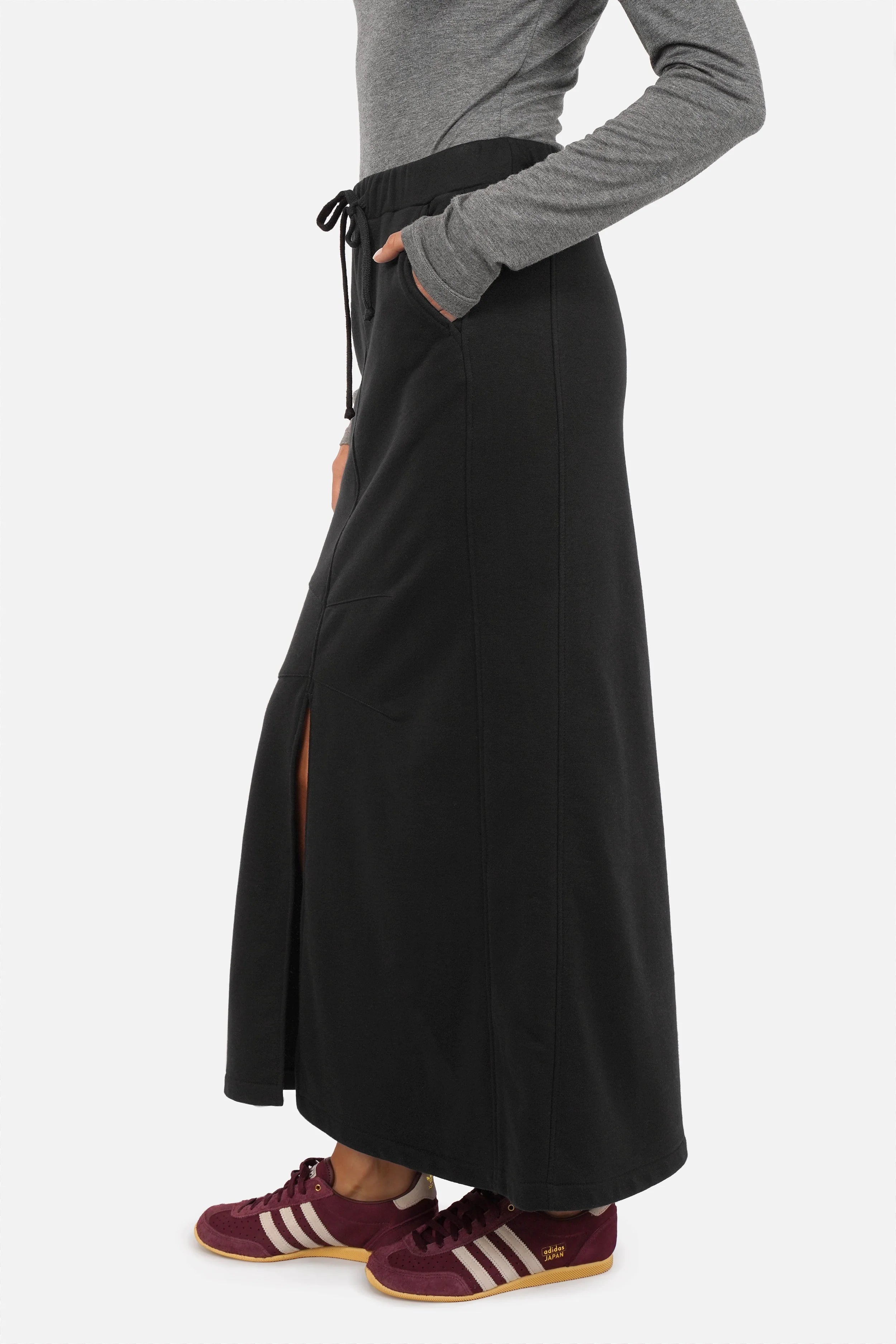 Damen Sweatrock RONELA mit Gummibund, Kordelzug, Seitentaschen und Mermaidschnitt in Maxi Länge aus kompaktem Sweatstoff