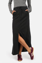 Damen Sweatrock aus kompaktem Sweatstoff mit aufgerauter Innenseite und Gummibund mit Kordelzug, seitlichen Eingriffstaschen und Schlitz vorne in Maxi Länge