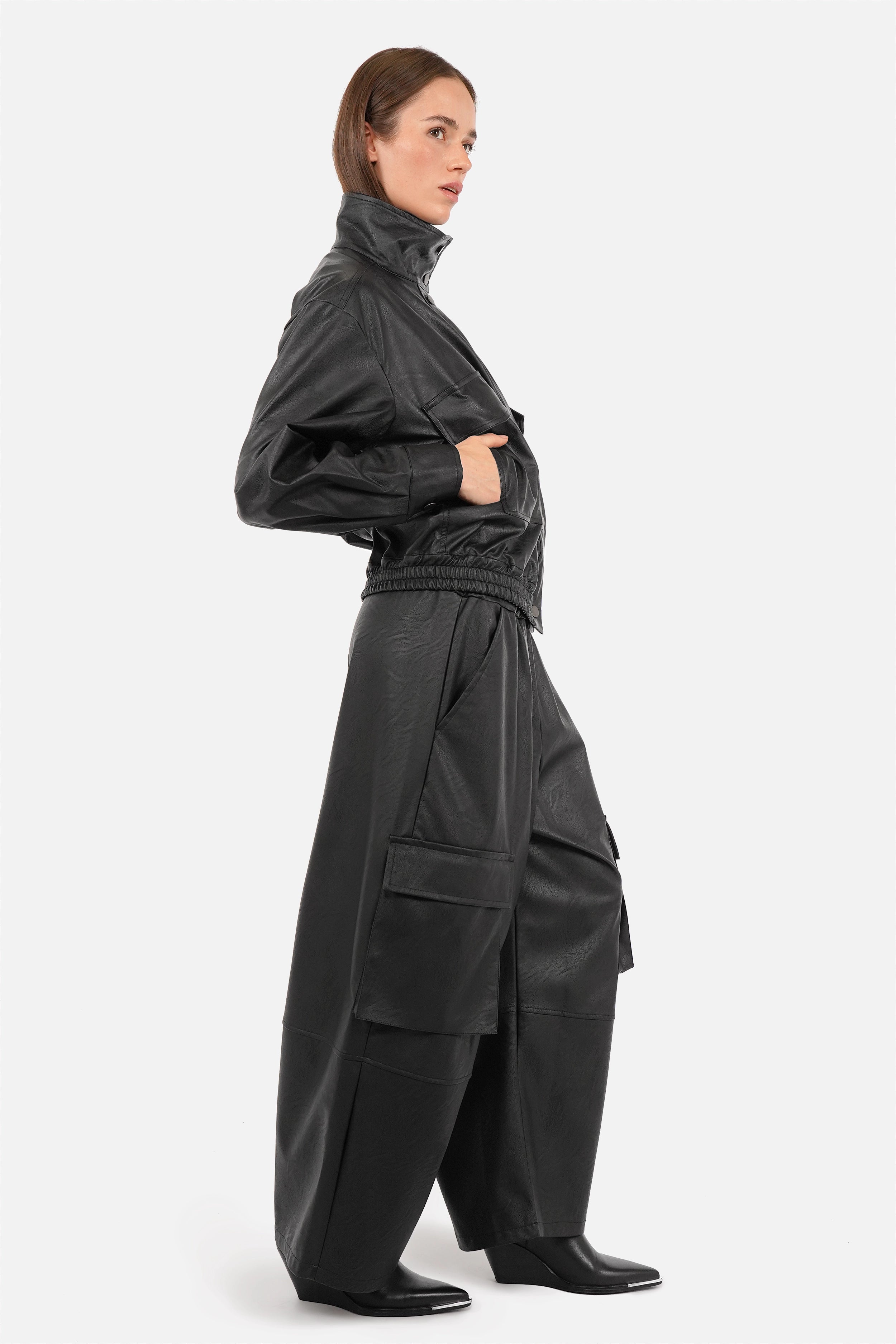 RORI cargobroek in lederlook met barrel leg
