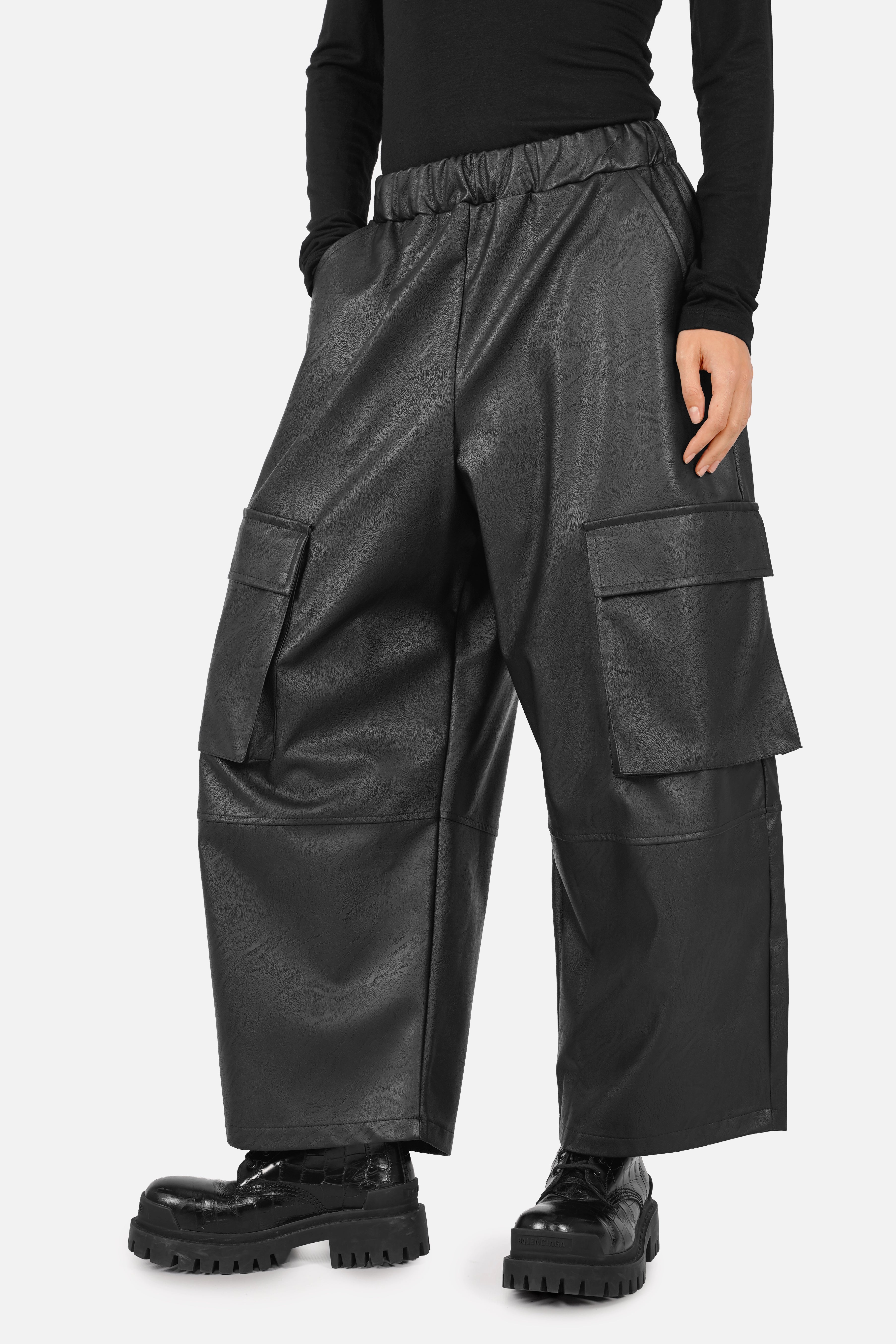 RORI cargobroek in lederlook met barrel leg