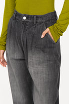 SAIKA Relaxed Tapered Hose in denim-look with gradient wash and relaxed fit