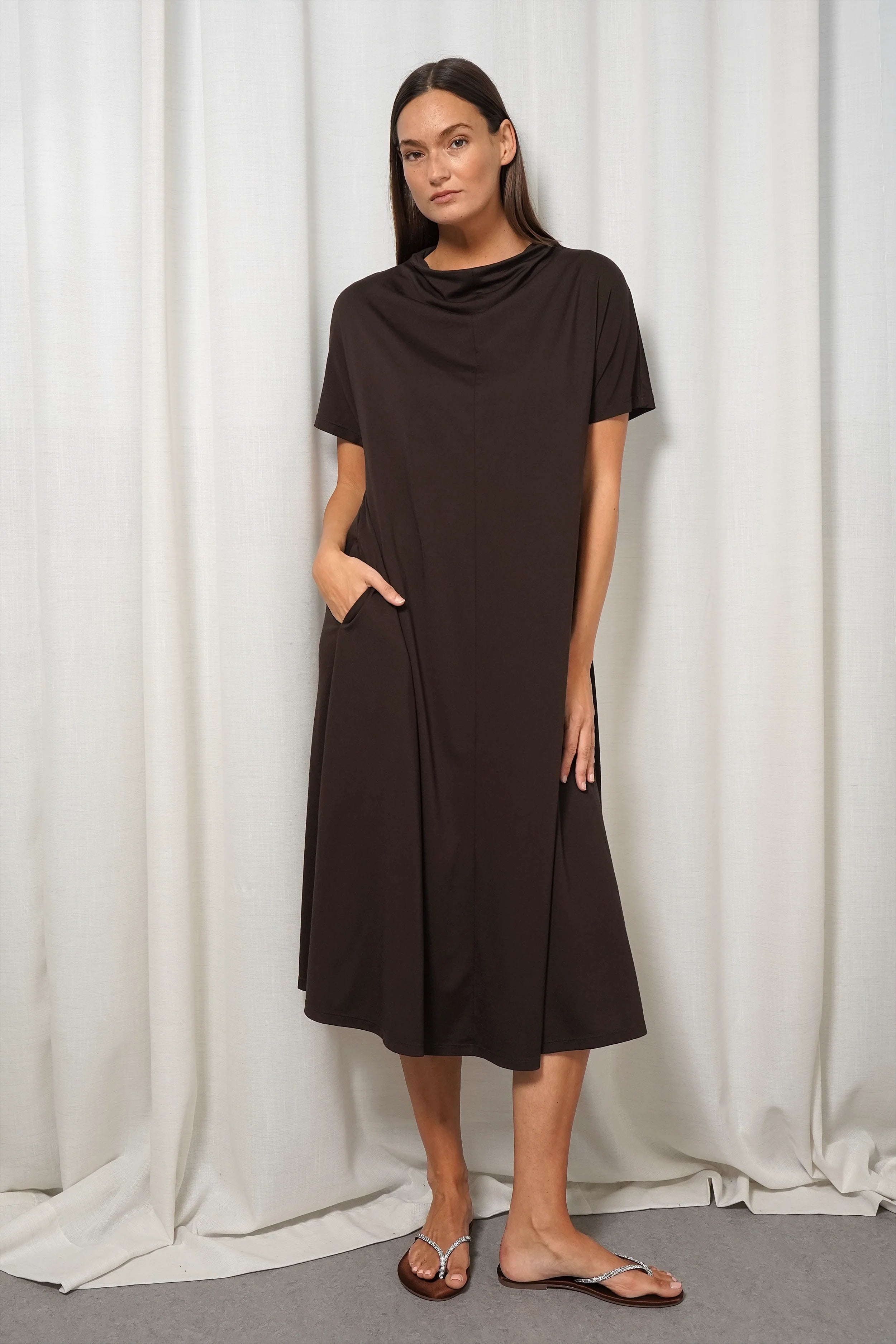 SMINA Jersey Maxikleid fließend fallendes Viskosekleid mit Mockneck und Seitentaschen