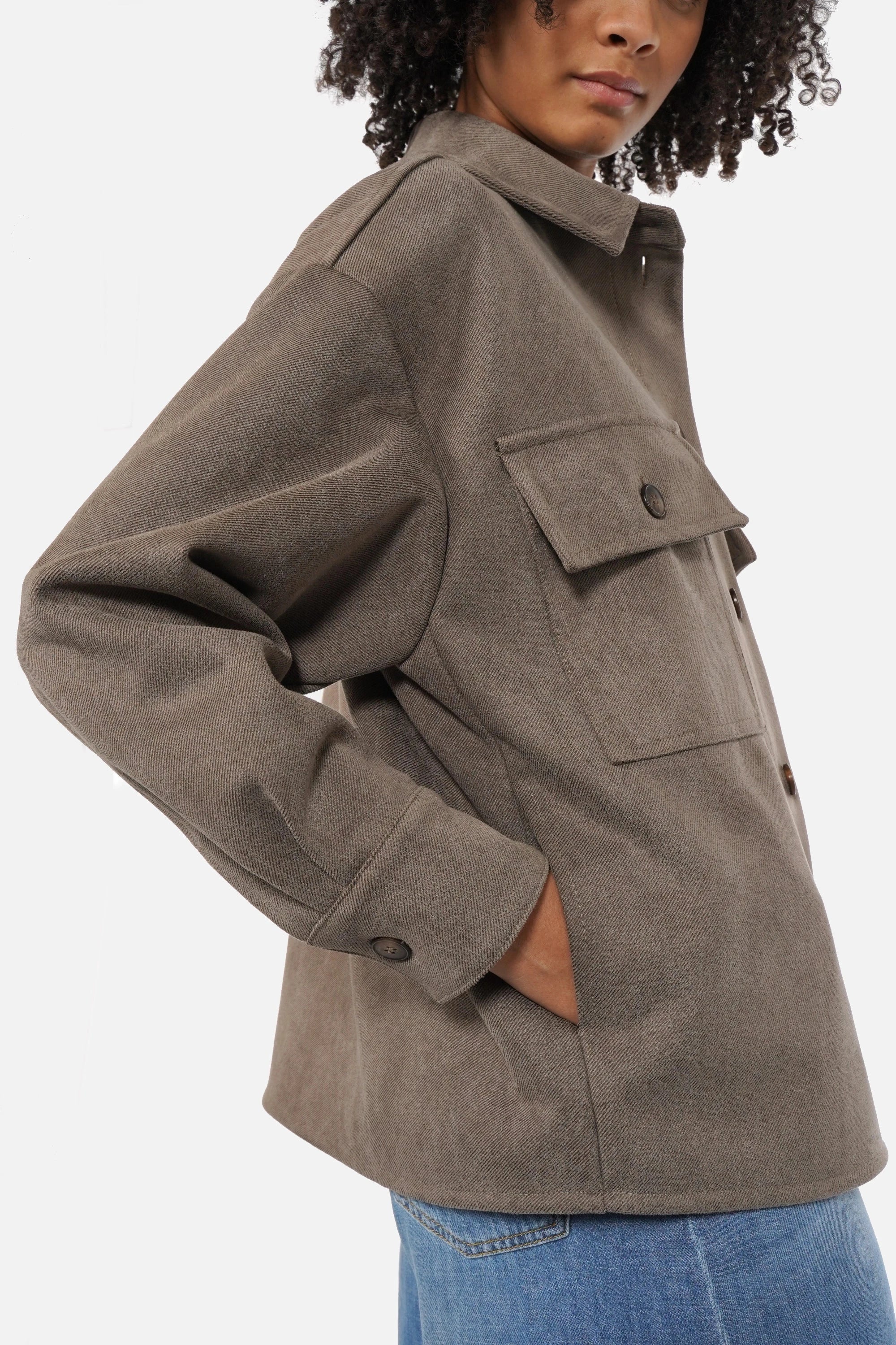 STELLY Overshirt-Jacke oversized twill jacket with chest and side pockets, soft texture, cuff buttons, and rounded hem