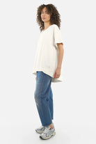 SURI.K Kurzarm Sweatshirt leicht oversized mit Rundhalsausschnitt und Ton-in-Ton Logo-Stickerei