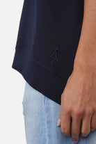 SURI.K Kurzarm Sweatshirt aus leichtem Sweatstoff mit Rundhalsausschnitt und tonaler Logo-Stickerei im Oversized Fit