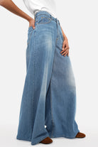 SYLA Wide Jeans light denim faded mid-blue with tobacco contrast stitching and wide leg design